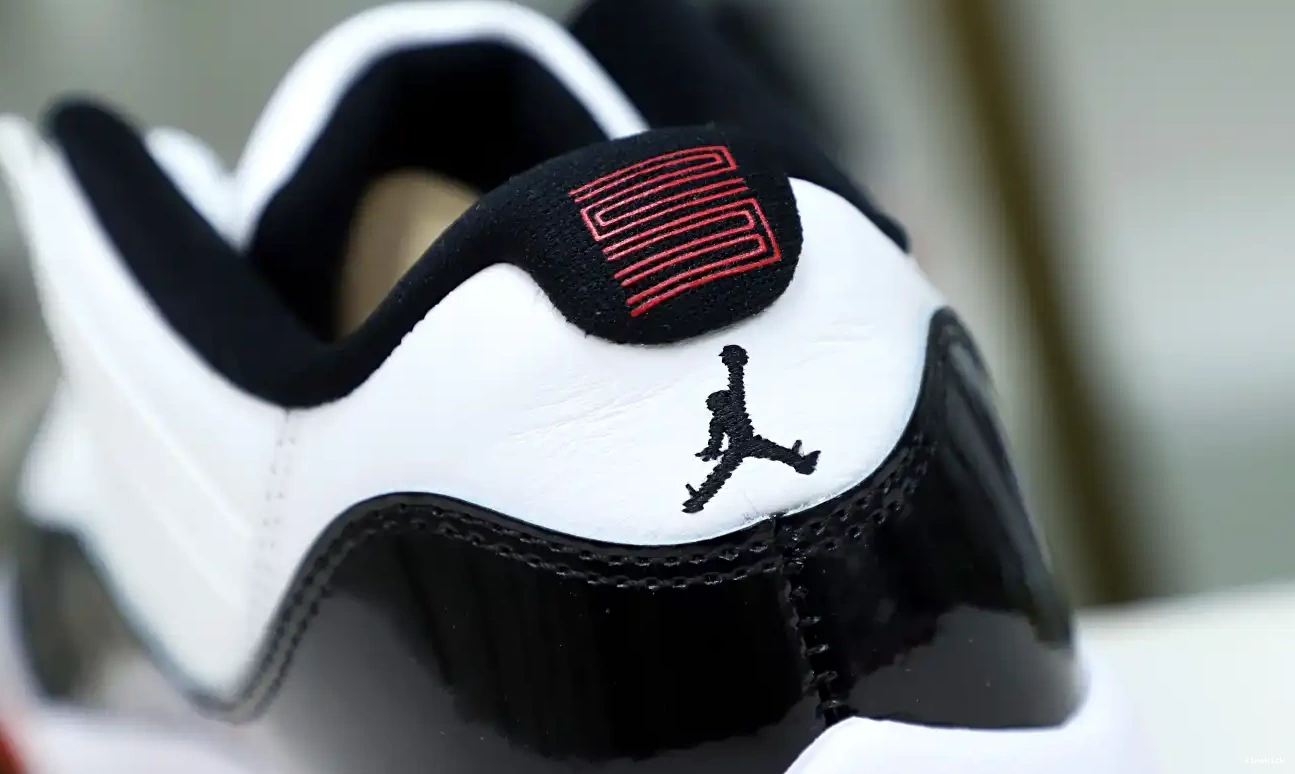LOW 11 WHITE BRED JORDAN AIR 0326